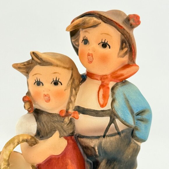 Goebel Hummel 94 3/0 "Surprise" TMK-5  West Germany - Picture 2 of 7